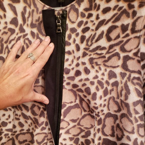 BCBG Maxazria Leopard print trench coat - Picture 3 of 5